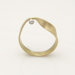 recycled 18k gold and diamond ring