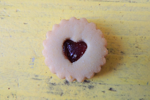 Swiss cookie with jelly heart